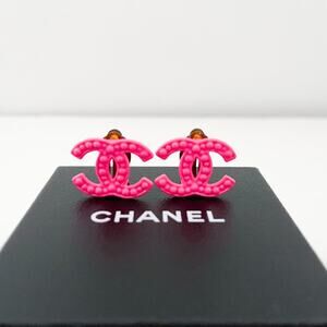 CHANEL Neon Pink Logo CC Earrings Clip Vintage 2005 Y2K